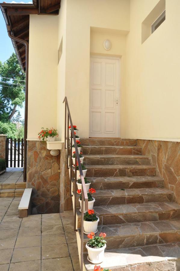 Къща За Гости Ирис Kyustendil Exterior photo